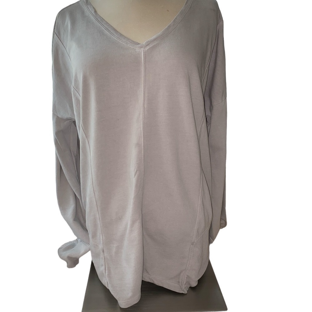 Maurice’s sweatshirt long sleeve wide V-neckline shark bite bottom Sz Large